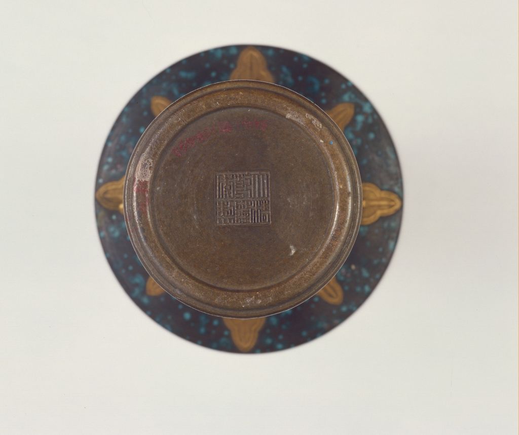 图片[2]-Bronze colored banana leaf pattern with halberd, flower and goblet-China Archive